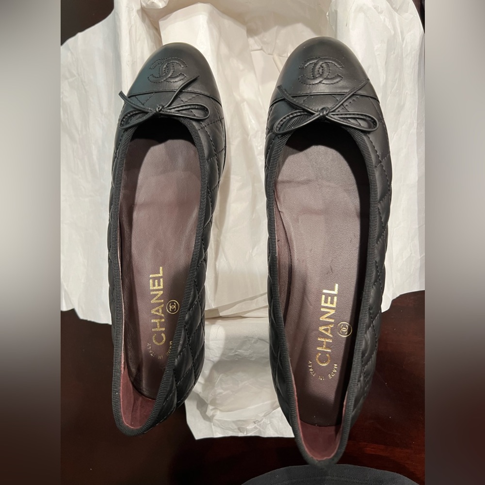 NWT Chanel Ballerina Flats.  Size 40 Beautiful Black Aged Calfskin. Never worn